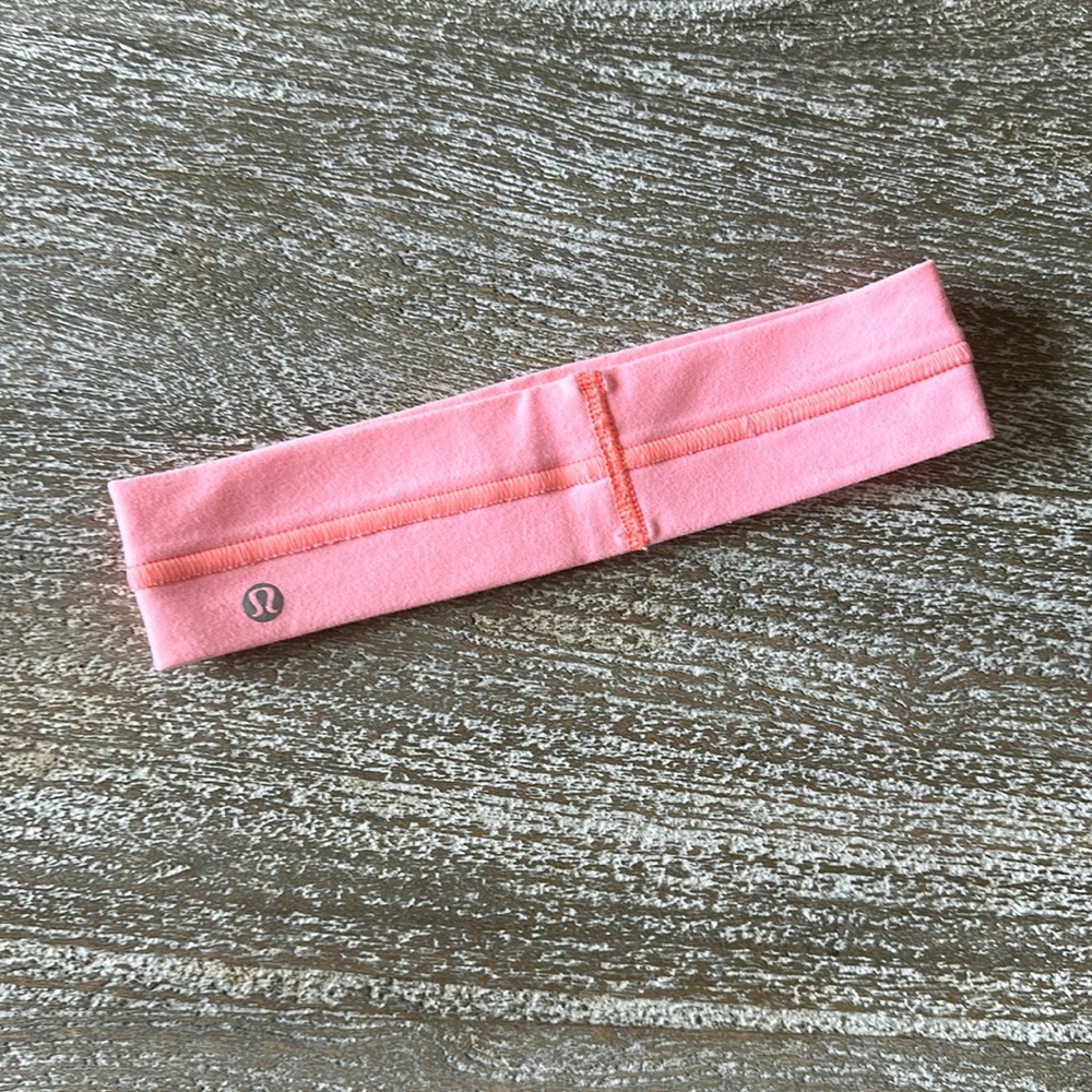 Lululemon vintage fly away tamer headband. Coral. EUC